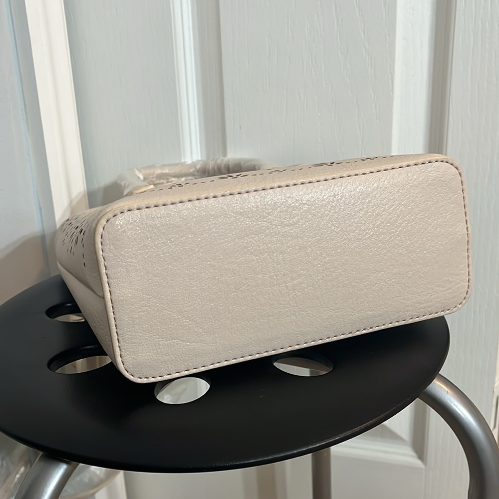 LC Lauren Conrad Cream Crossbody Bag - Picture 11 of 14